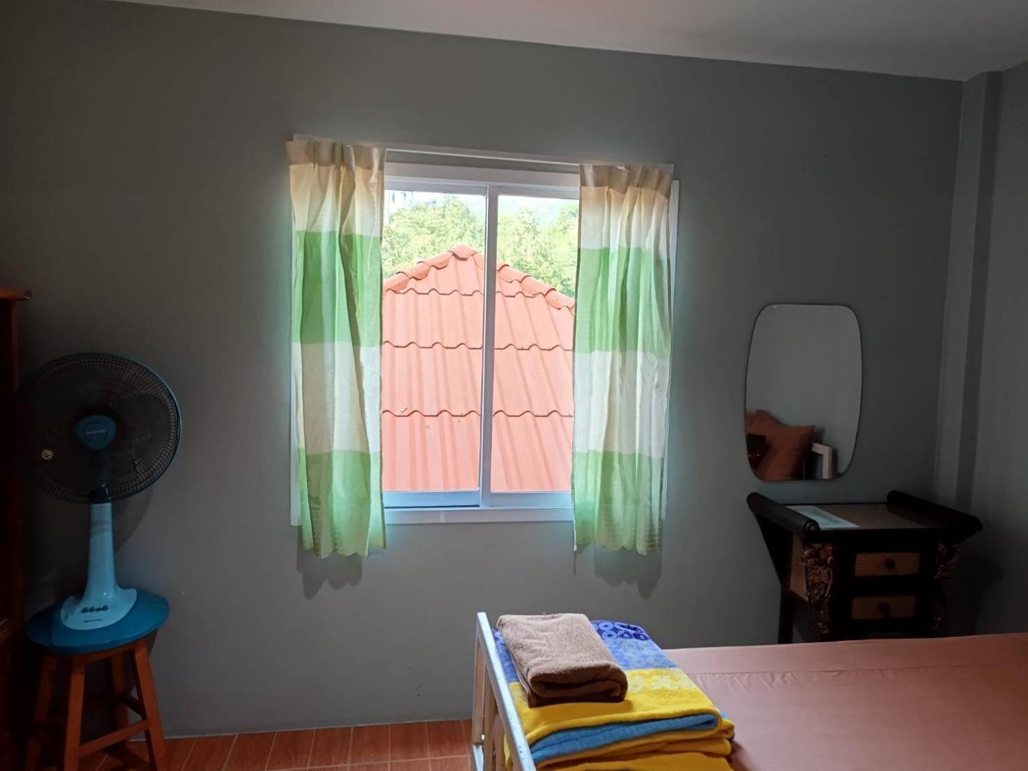Chandra Hostel Koh Tao Exteriör bild