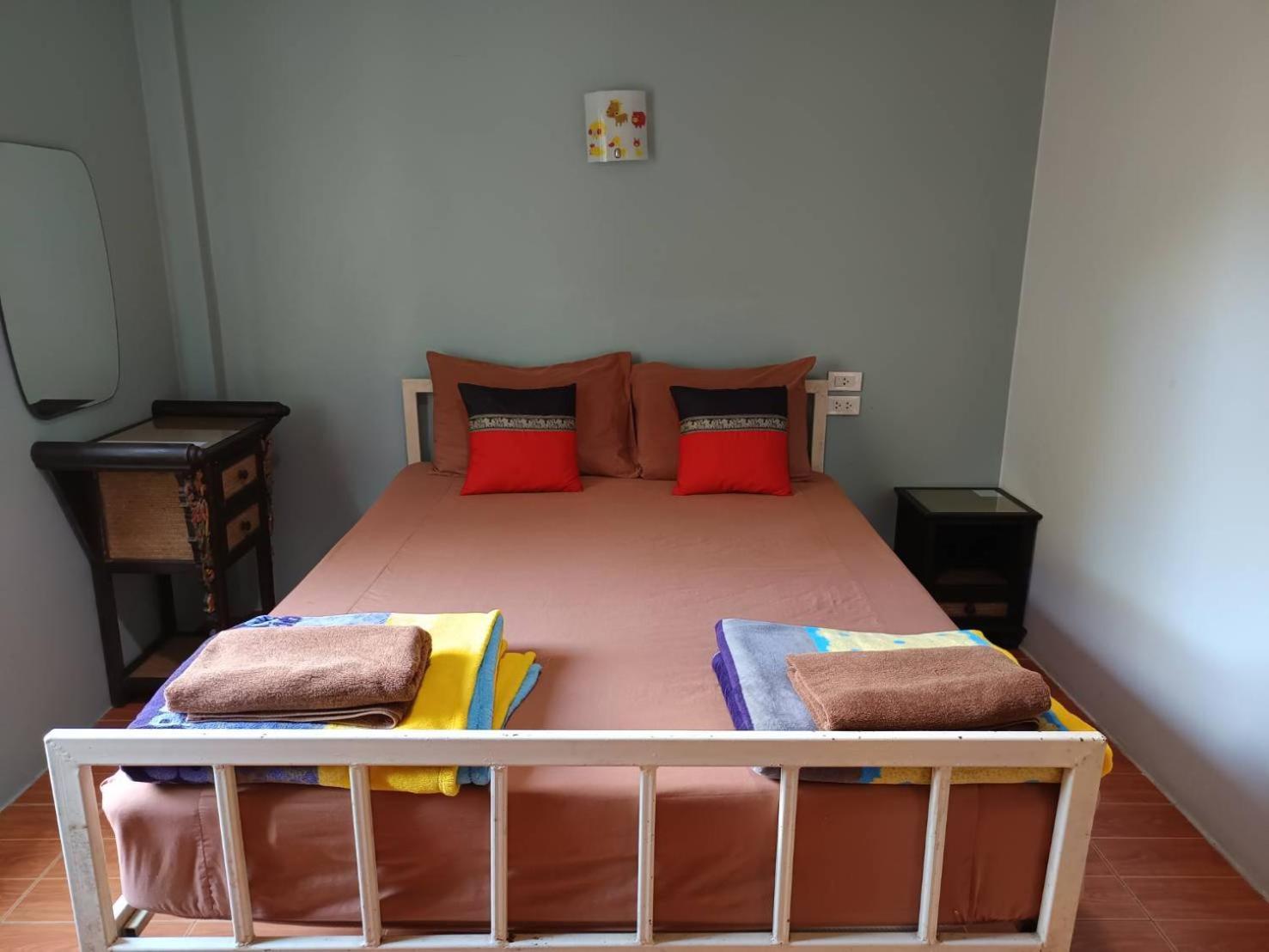 Chandra Hostel Koh Tao Exteriör bild