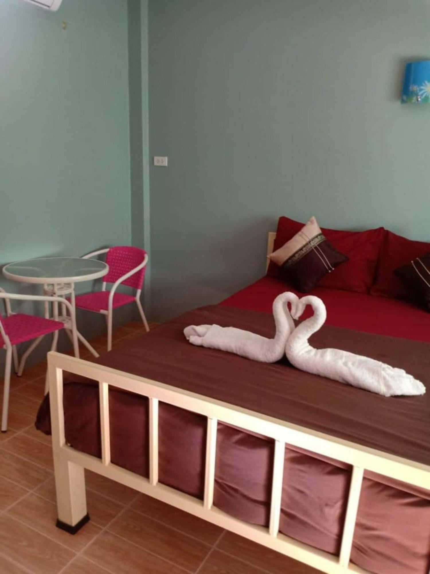 Chandra Hostel Koh Tao Exteriör bild